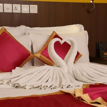 Vivin Luxury Suites Thiruvananthapuram ภายนอก รูปภาพ