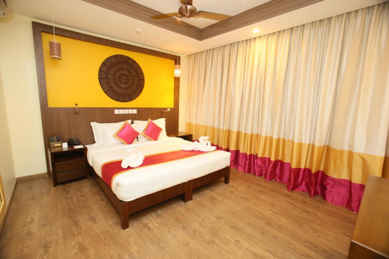 Vivin Luxury Suites Thiruvananthapuram ภายนอก รูปภาพ