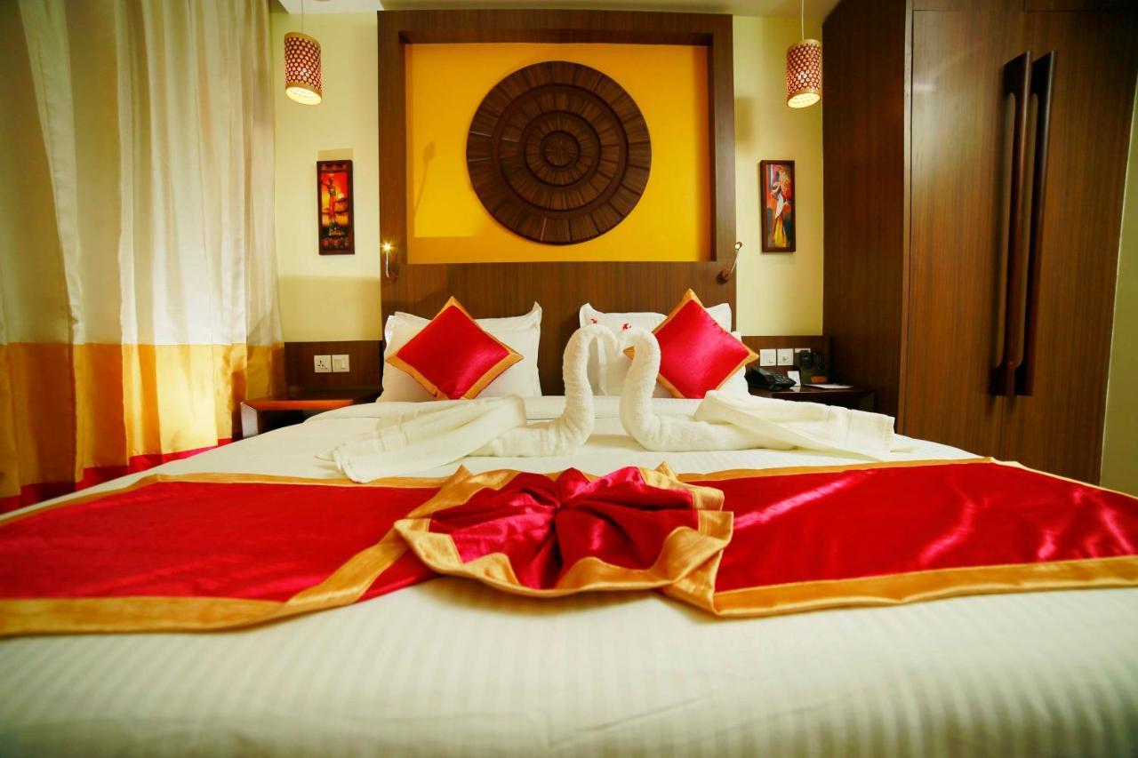 Vivin Luxury Suites Thiruvananthapuram ภายนอก รูปภาพ