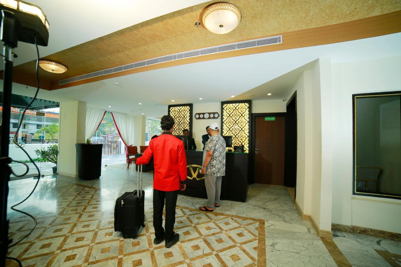 Vivin Luxury Suites Thiruvananthapuram ภายนอก รูปภาพ