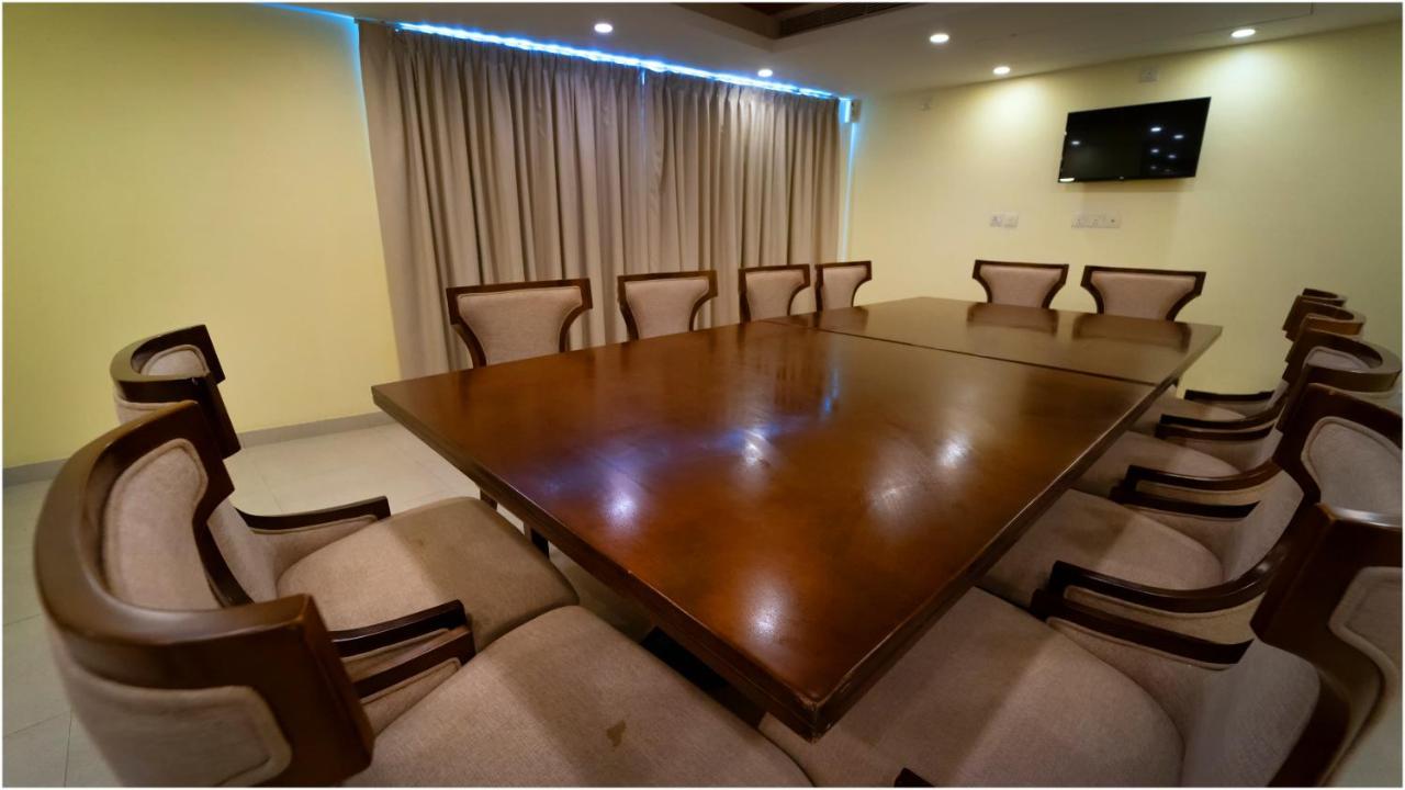 Vivin Luxury Suites Thiruvananthapuram ภายนอก รูปภาพ