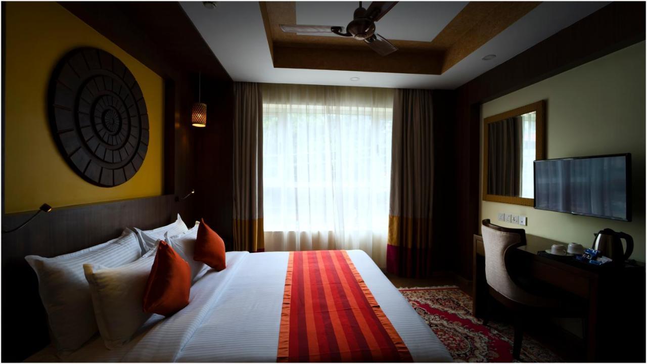 Vivin Luxury Suites Thiruvananthapuram ภายนอก รูปภาพ