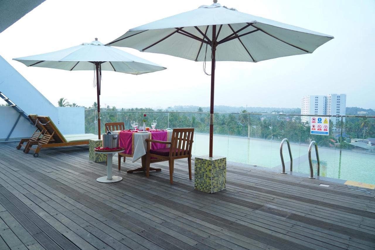 Vivin Luxury Suites Thiruvananthapuram ภายนอก รูปภาพ