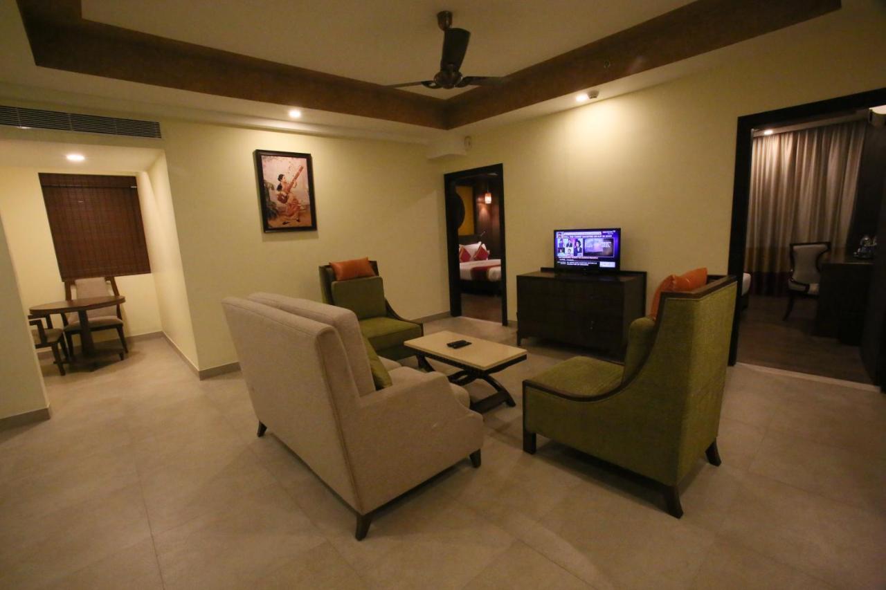 Vivin Luxury Suites Thiruvananthapuram ภายนอก รูปภาพ